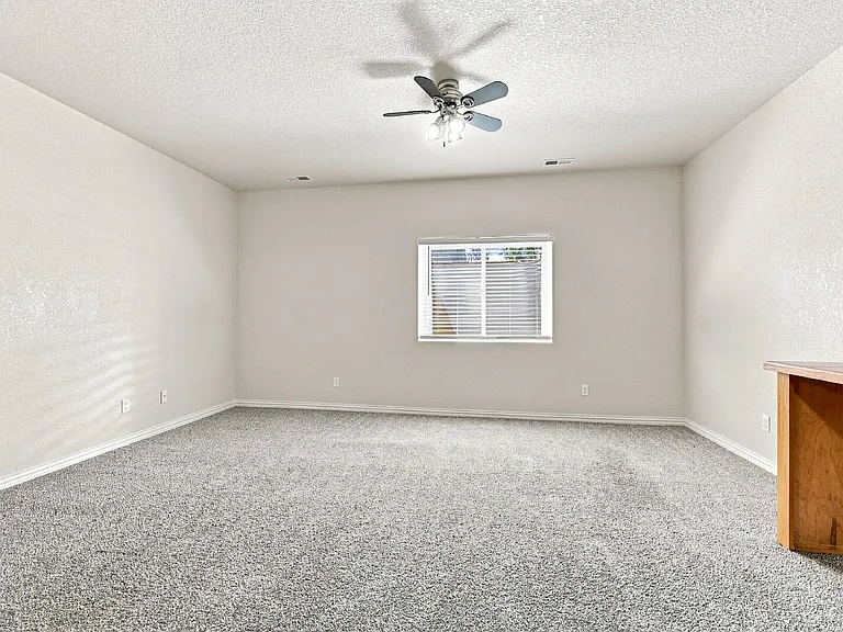 2425 Vanreen Dr — Photo 45