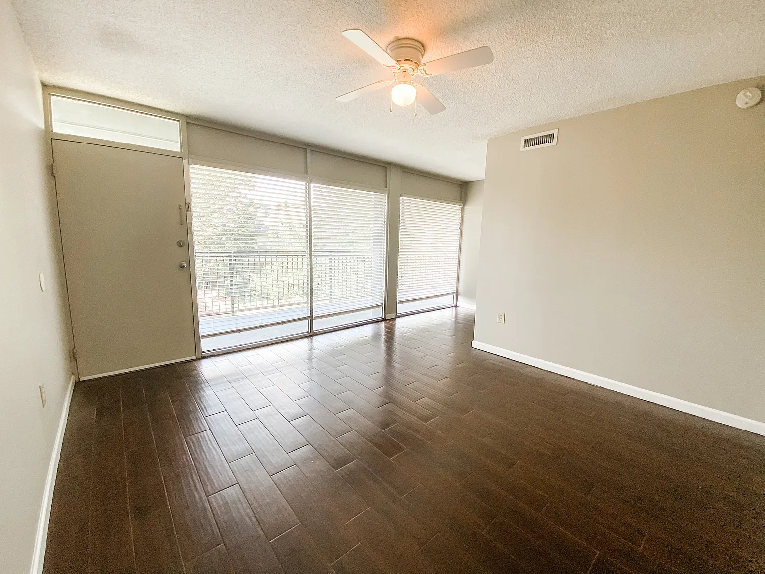 Rhodes Circle - 102 — Photo 2