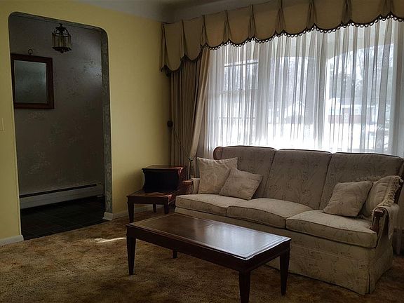 4th image of 6596 Tennyson Dr