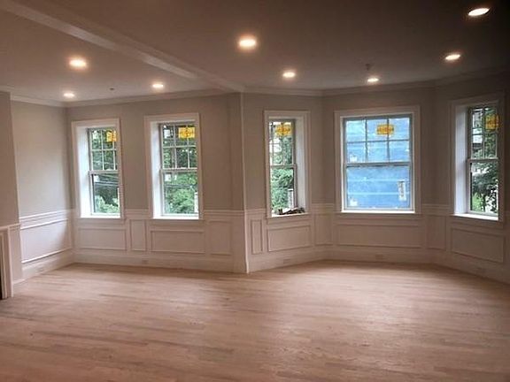 4th image of 2-118 Longwood Ave #2
