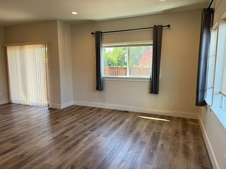 2521 Justine Ln — Photo 5