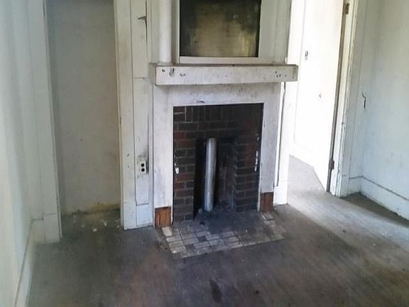 4th image of 1297 Empire Ave