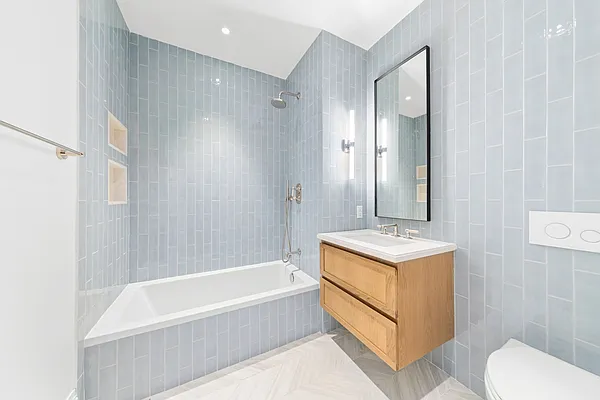 Rented by R New York | media 9