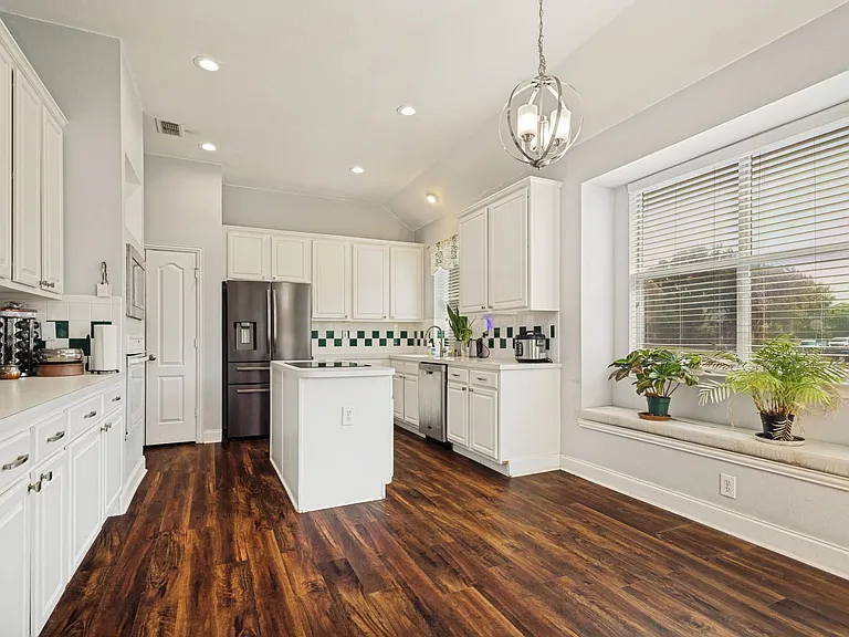 3737 Cottonwood Springs Dr — Photo 3