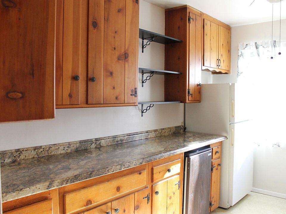 Beautiful kitchen with lots of counter space