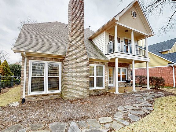 2nd image of 112 Riverwalk Pl