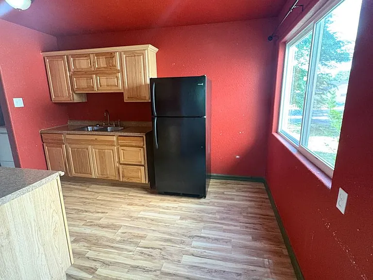 1130 Howard Ave — Photo 10