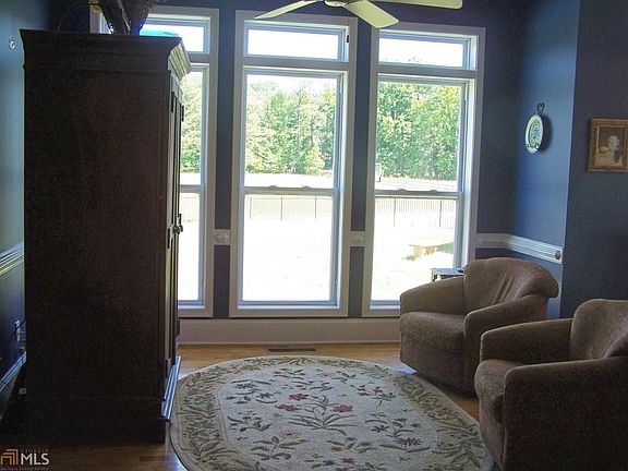 5th image of 20 Glen Cove Dr