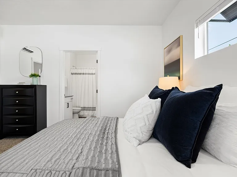 Shamrock Apartments — Photo 42