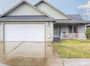 1366 Eclipse Ln, Grants Pass, OR 97527