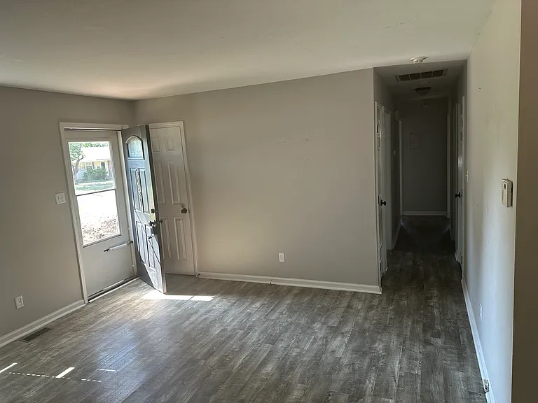 5051 Hampshire Dr — Photo 5
