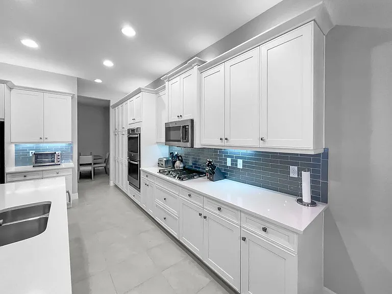 4594 Kensington Cir — Photo 2