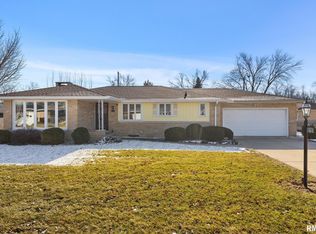 970 E Madison St, Morton, IL 61550