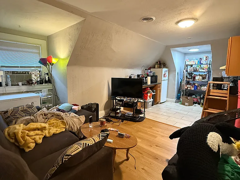 202 Stratford Ave #5 — Photo 3