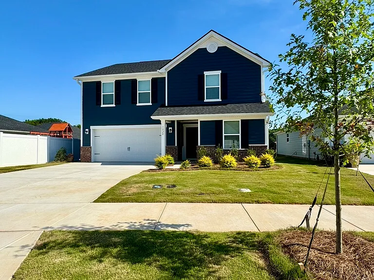 1020 Cunningham Farm Dr — Photo 1