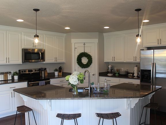 3rd image of 566 S Lake View Dr