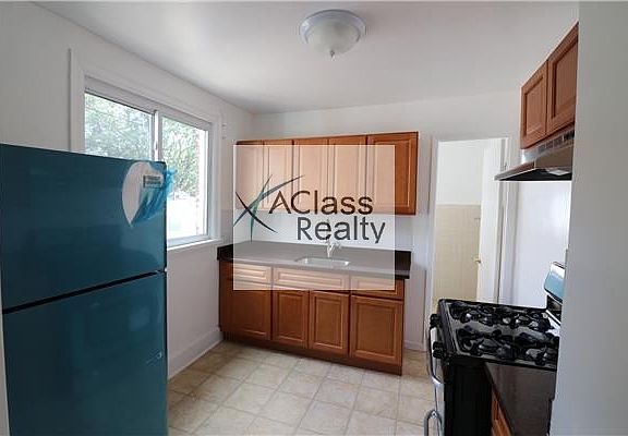 2nd image of 526 50th Ave #2