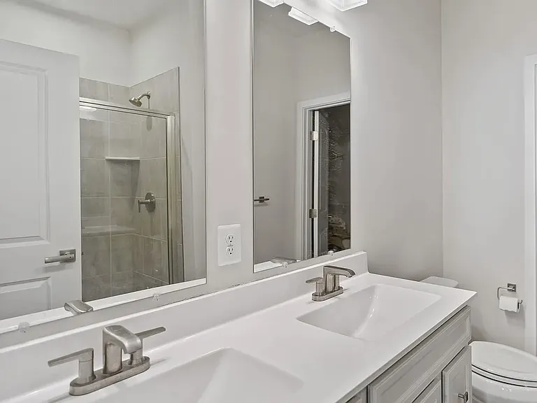 837 Lennox St — Photo 10