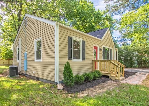 3rd image of 2409 Salua Dr