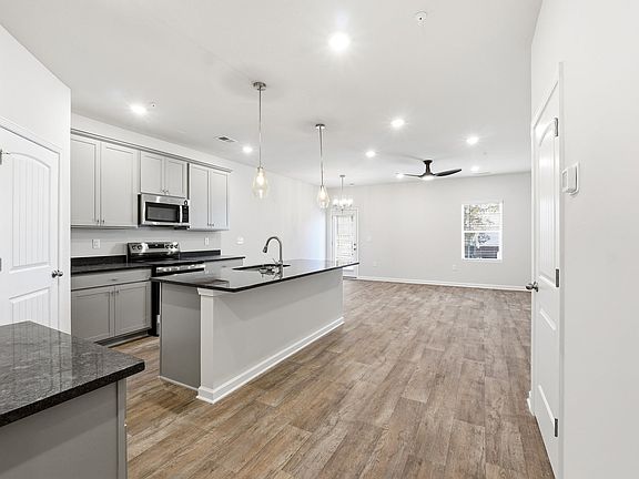3rd image of 8377 Columbia Ct