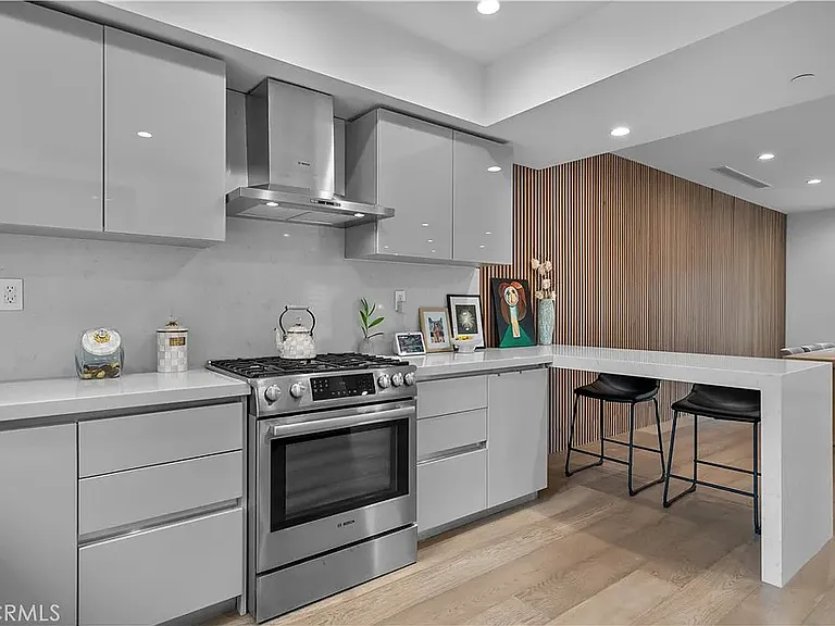 14157 Tiara St #101 — Photo 9