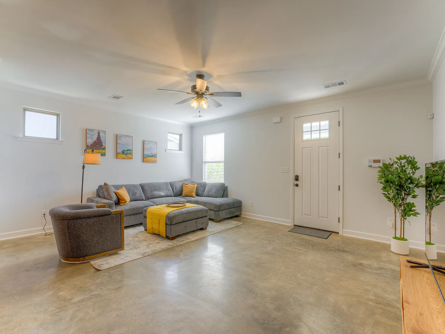3 bed, 2.5 bath, 1850 sqft, $4,500 — Photo 3