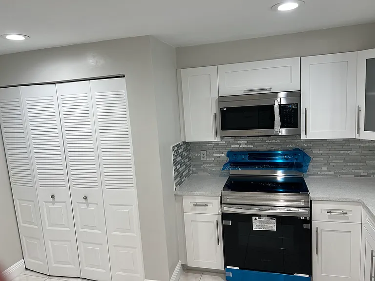 24 Abbey Ln #204 — Photo 20