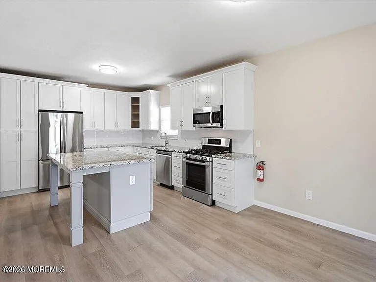 22 Carpenter St — Photo 11