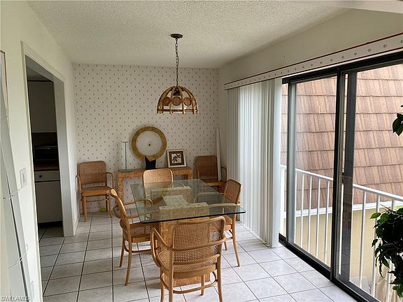 4th image of 425 Meadowlark Ln #425B