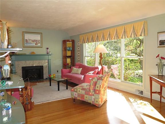 5th image of 293 Blackstone Blvd