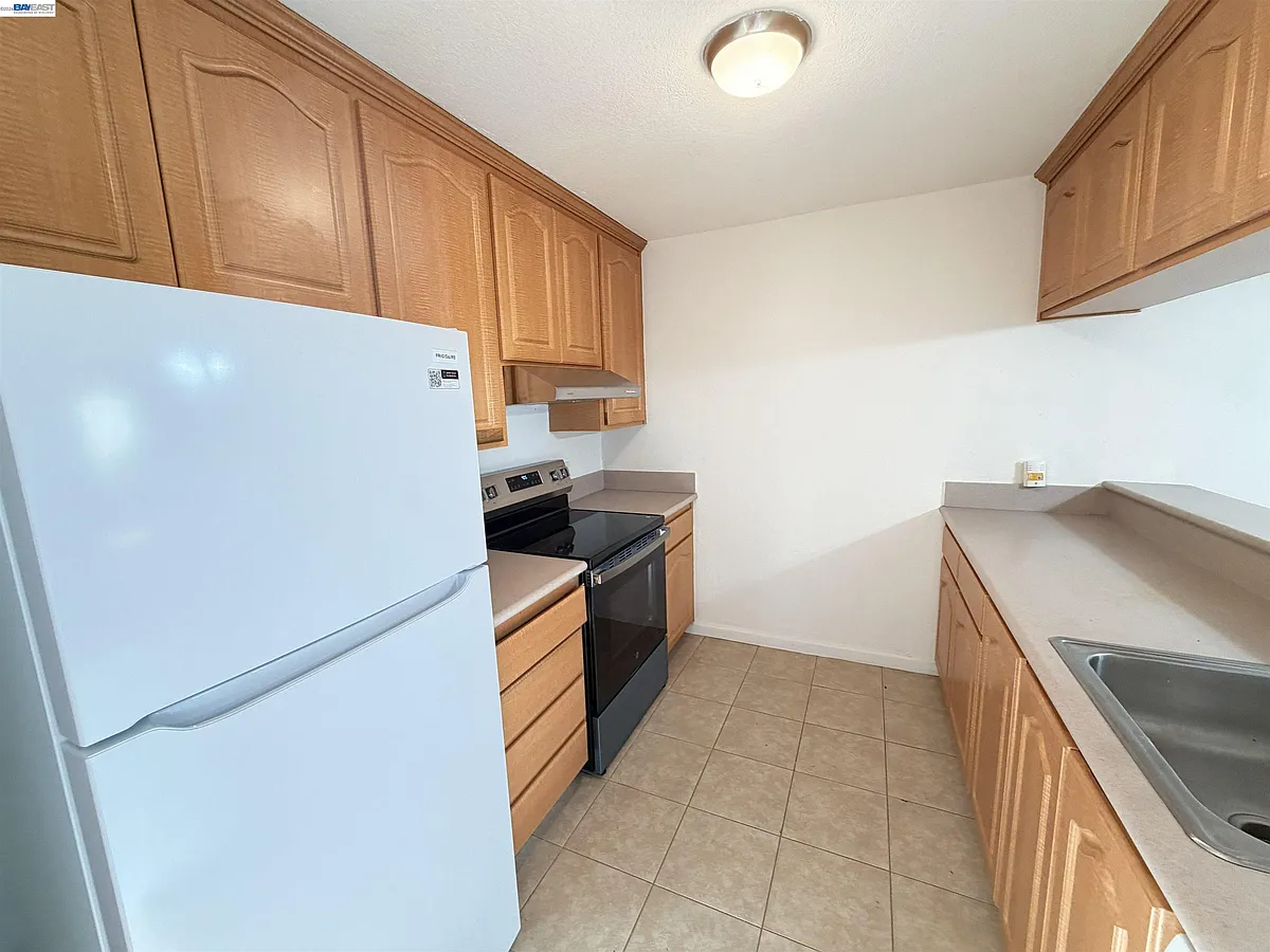 Building Photo - 1391 Monument Blvd #5