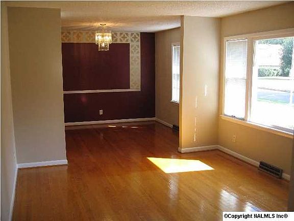 5th image of 2015 Woodmore Dr SE