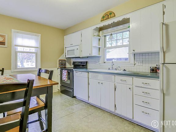 5th image of 203 E 25th St