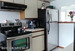 4th image of 2675 Glade Dr
