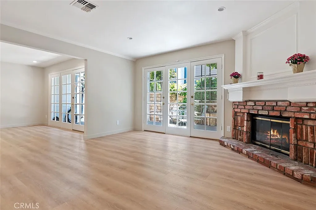 3 bed, 2.5 bath, 1868 sqft, $4,550 — Photo 1