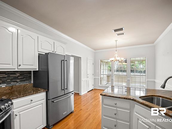 3rd image of 7051 Wedgewood Ct