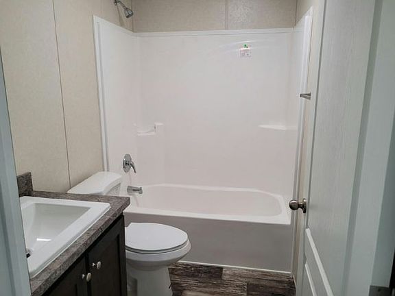 4th image of 75 Hollywood Dr #182