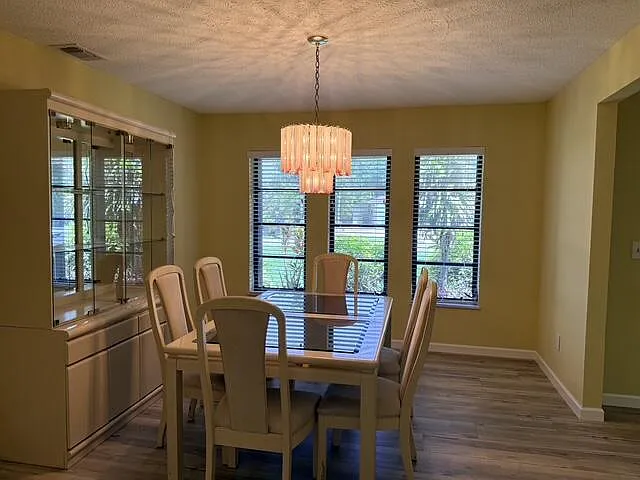 3 bed, 2.0 bath, 1750 sqft, $3,200 — Photo 4