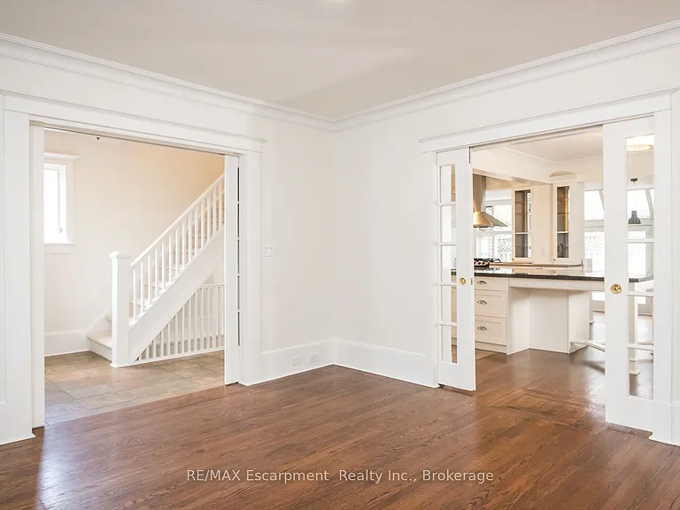 209 Allan St — Photo 5