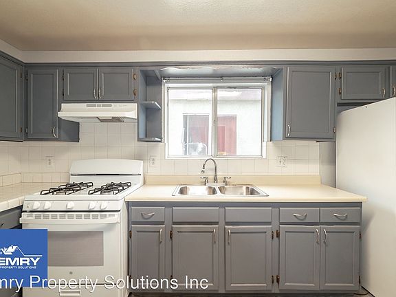 3rd image of 10610 S Wilmington Ave