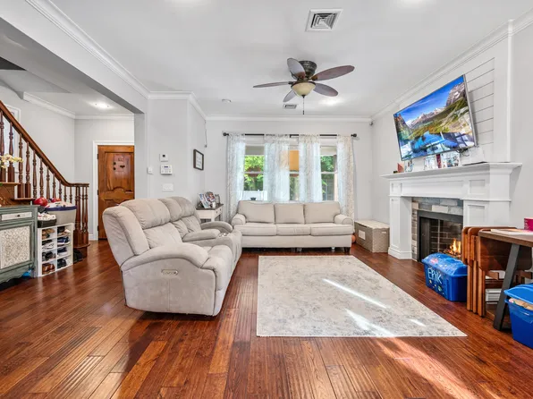 453 North Railroad Avenue image 2 of 27