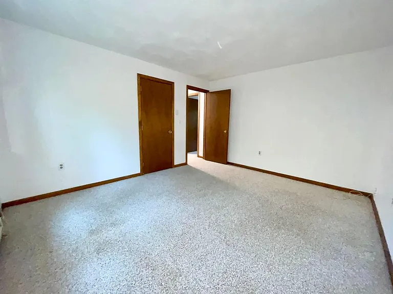30 Emerald Dr #L — Photo 11