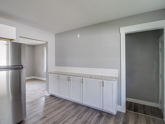 4th image of 123 Circle Dr