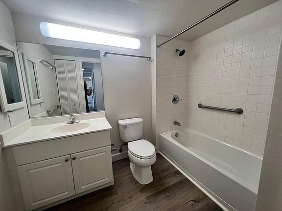 5th image of 801 South St APT 2807