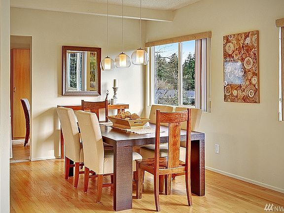 3rd image of 1104 170th Ave NE