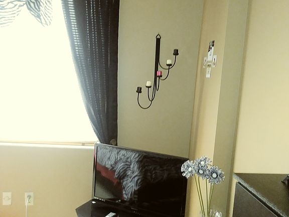 5th image of 919 Hillcrest Dr APT 512