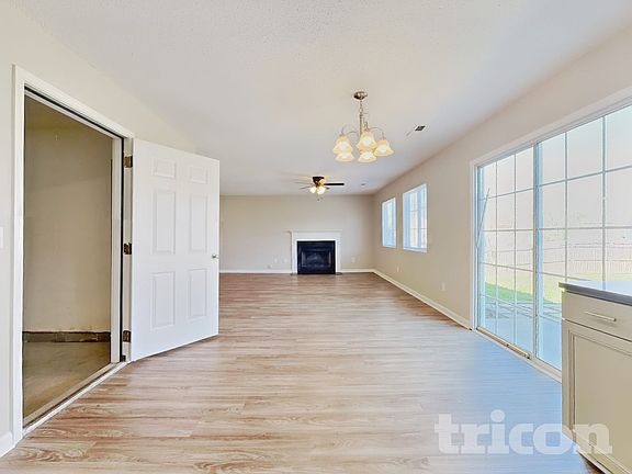 5th image of 1135 Edinburgh Dr