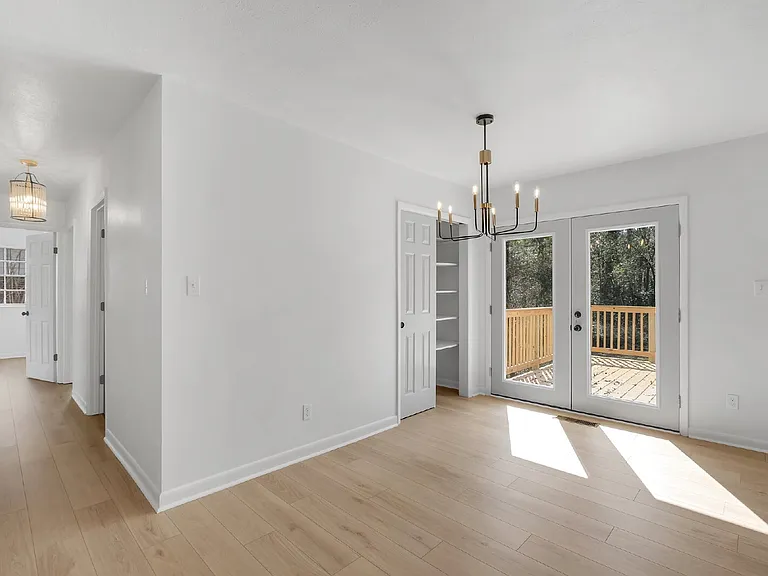 1369 Nancy Dr — Photo 8