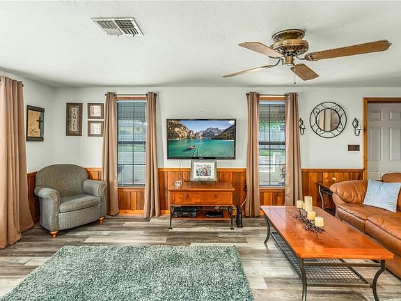 3rd image of 202 Margarete Dr