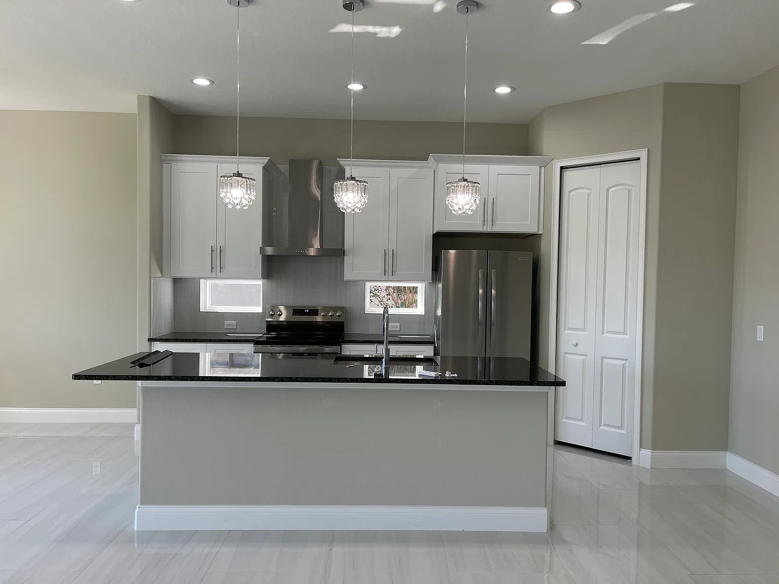 3 bed, 2000 sqft, $3,500 — Photo 4